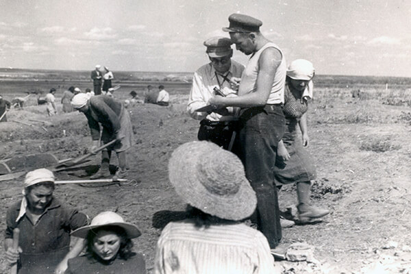 На раскопках. 1951.
